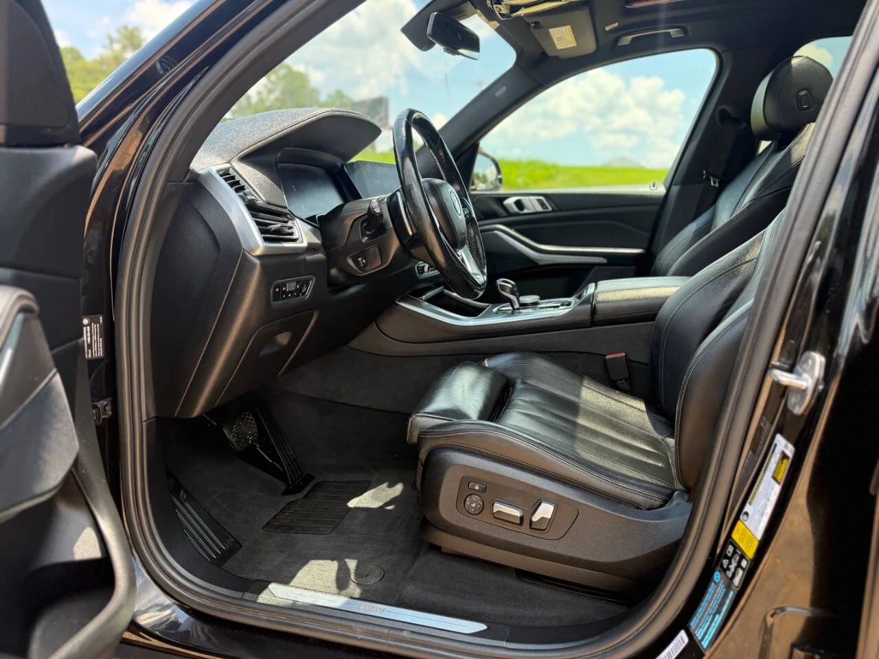 Used 2019 Black BMW xDrive40i AWD 4dr Sports Activity Vehicle image 10