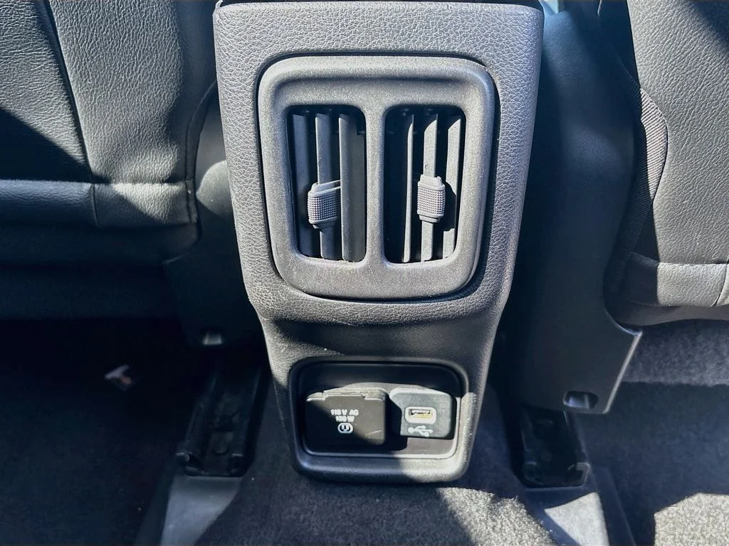 Used 2019 Red Jeep Latitude image 17