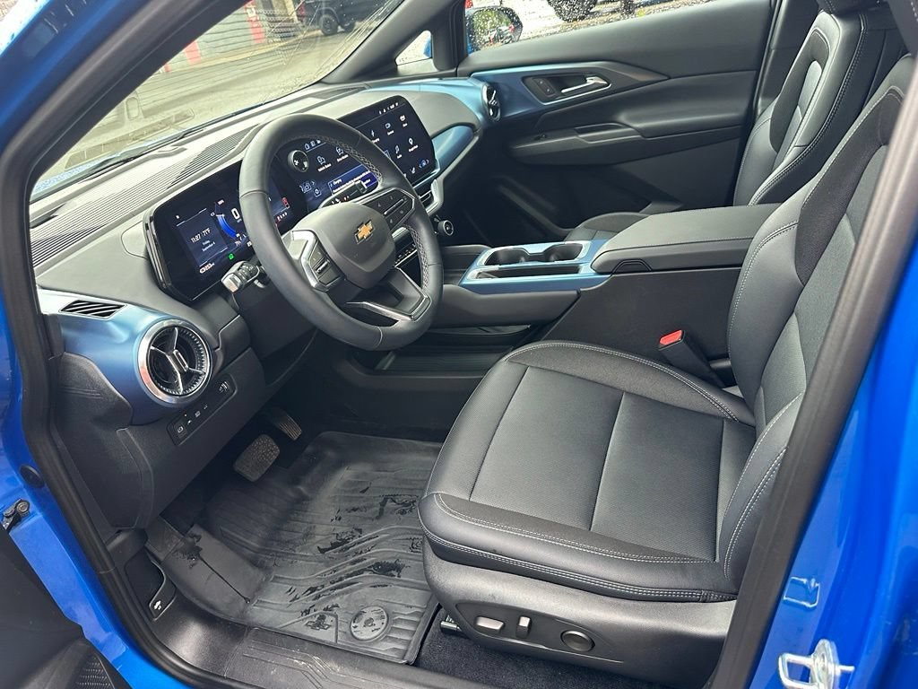 2025 Chevrolet Equinox EV LT - Photo 10