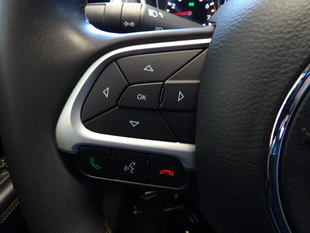 Used 2021 Granite Crystal Metallic Clear Coat Jeep Latitude image 28
