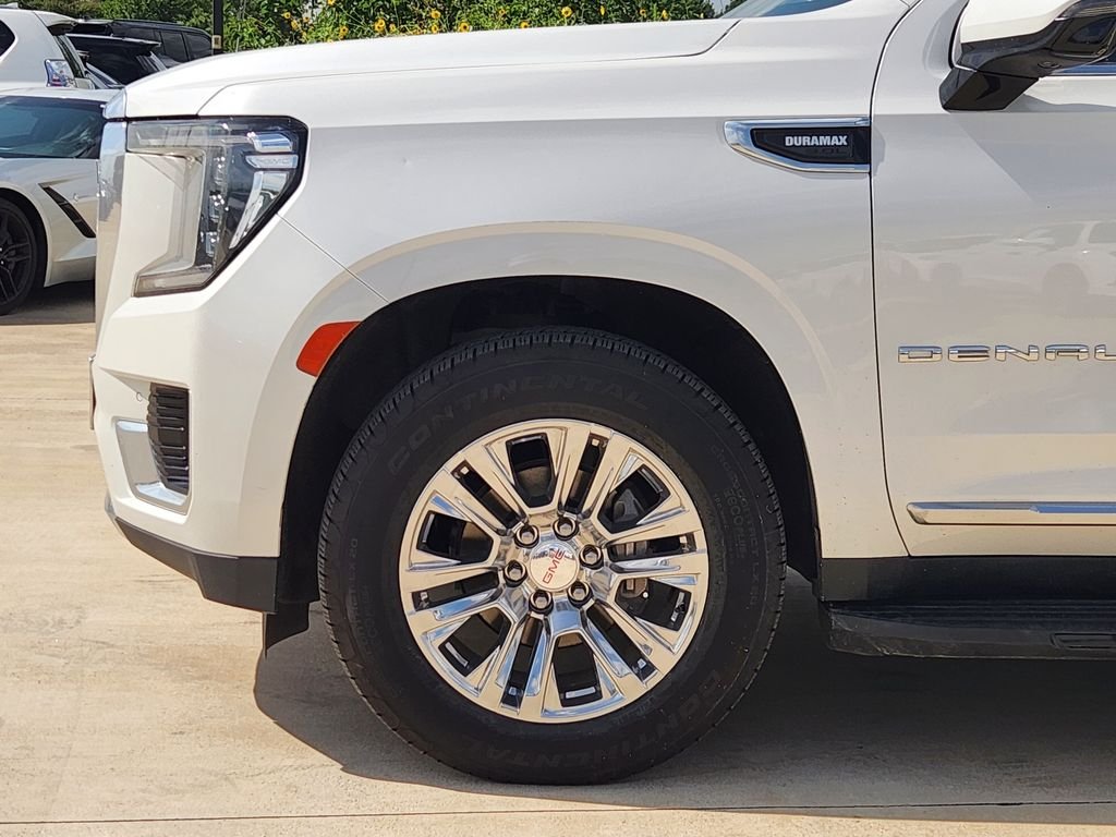 Used 2021 White Frost Tricoat GMC Denali image 10