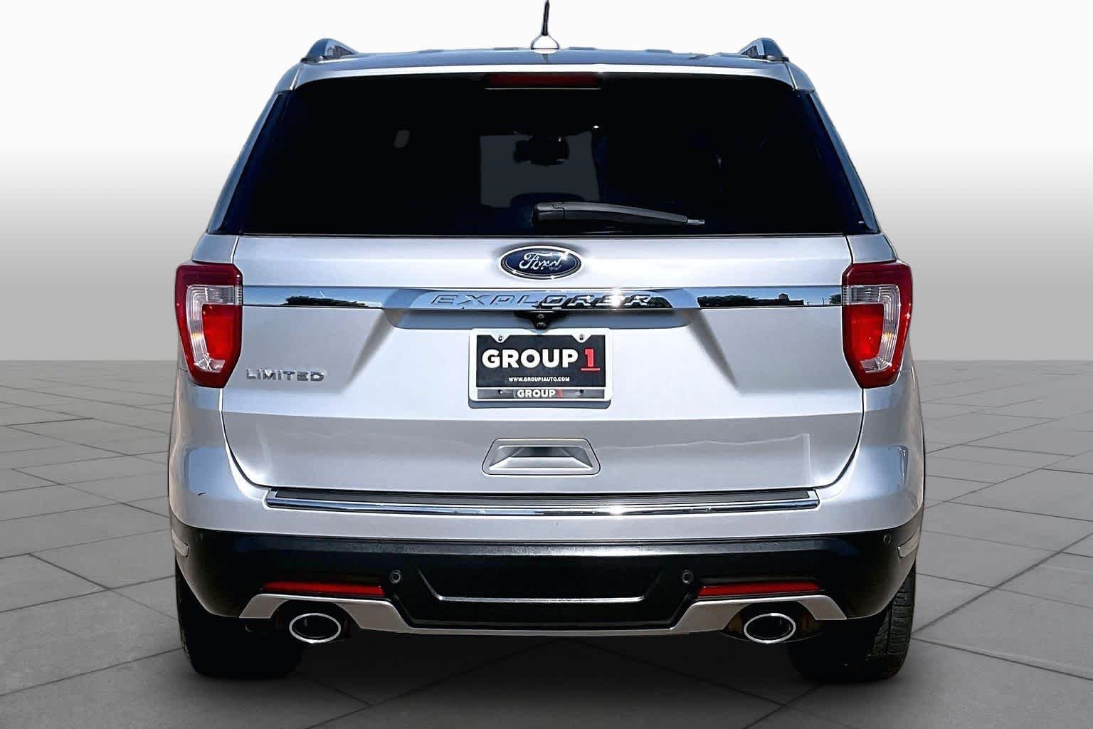 Used 2018 Ingot Silver Metallic Ford Limited image 5