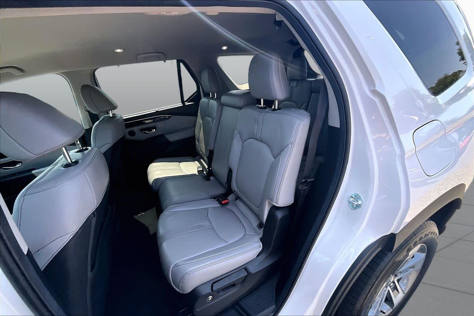 Used 2024 Platinum White Pearl Honda EX-L 8 Passenger image 21