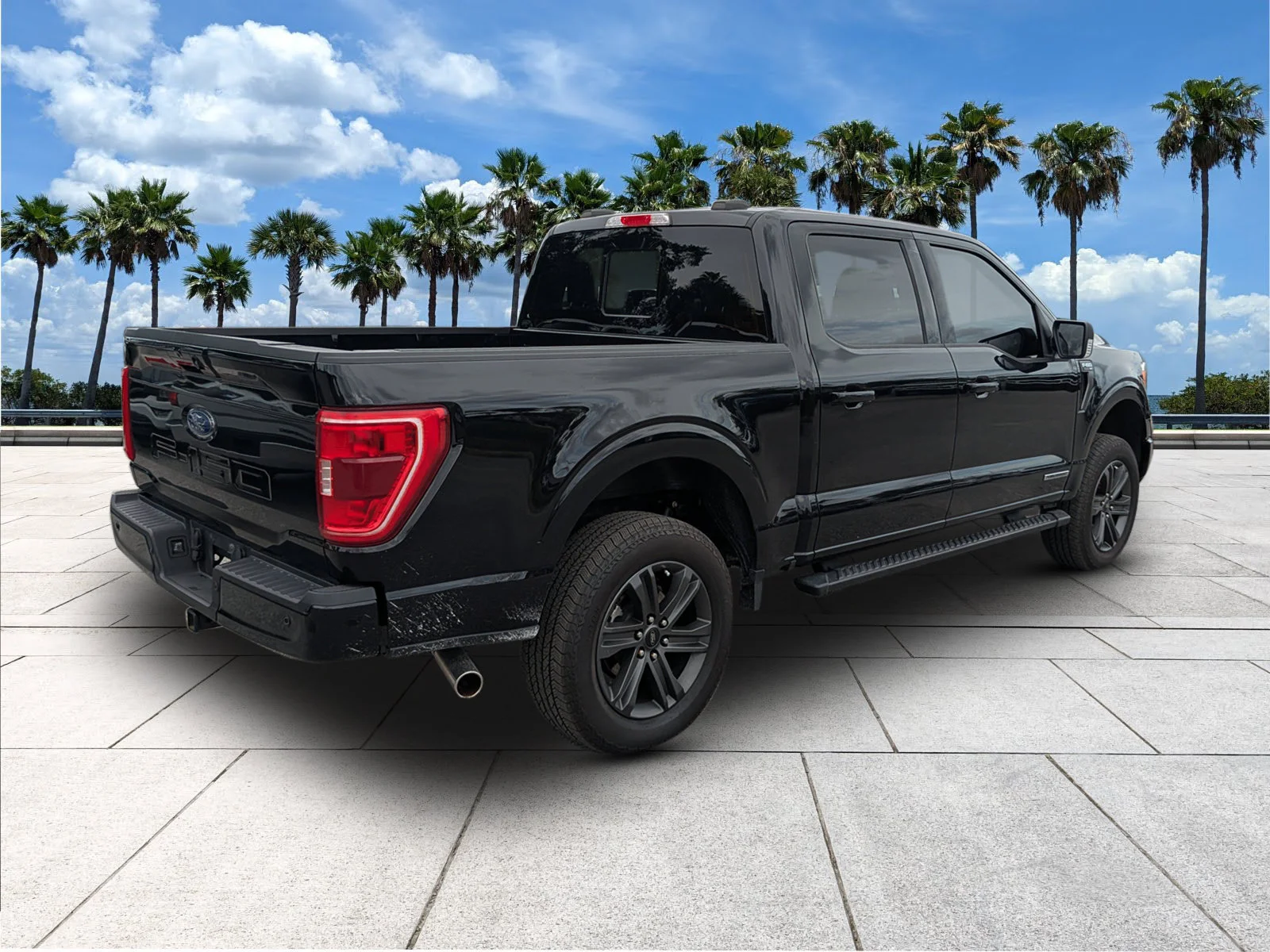 Used 2023 Agate Black Metallic Ford XLT image 8