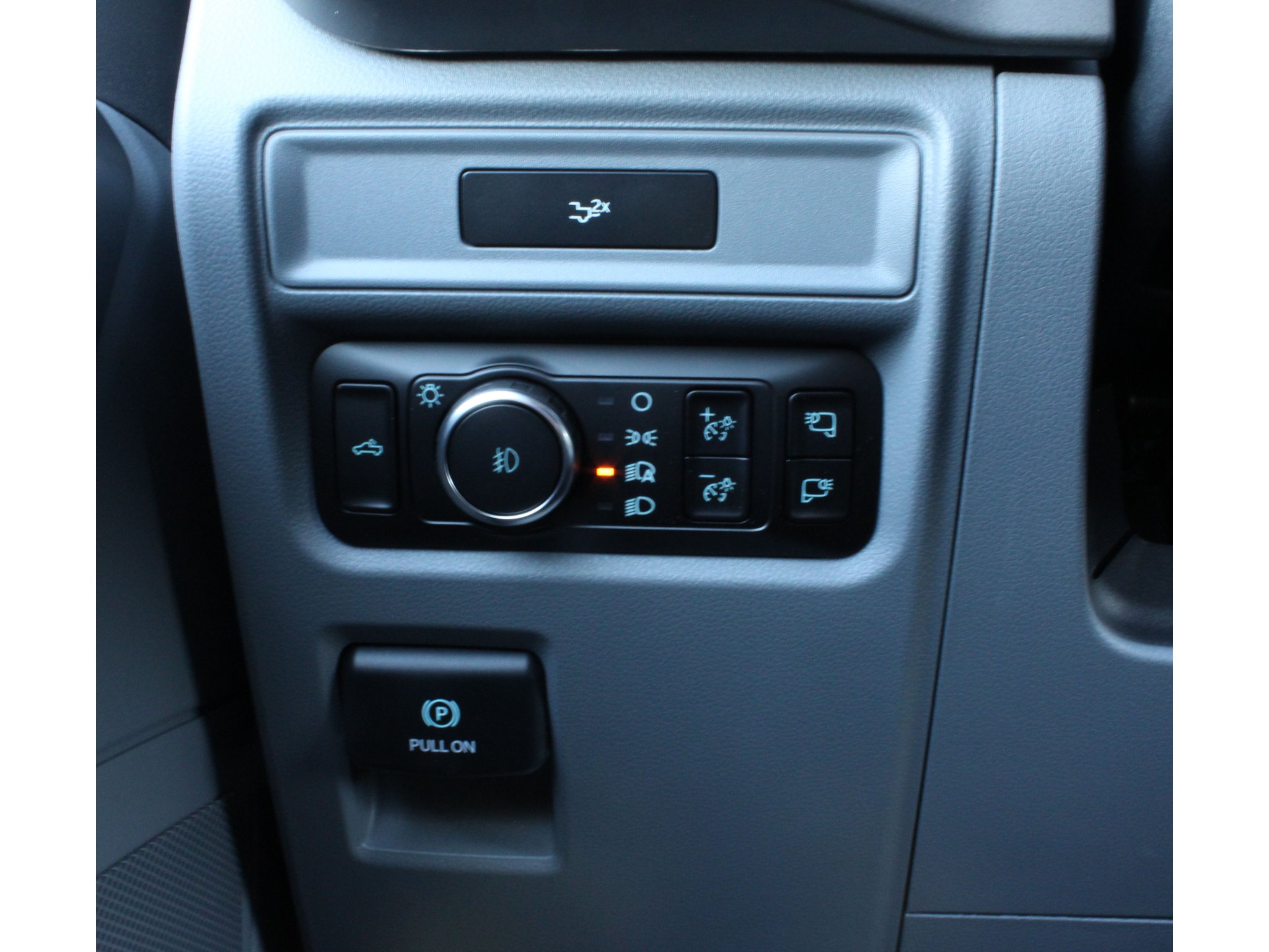 New 2026 Carbonized Gray Metallic Ford XLT image 13