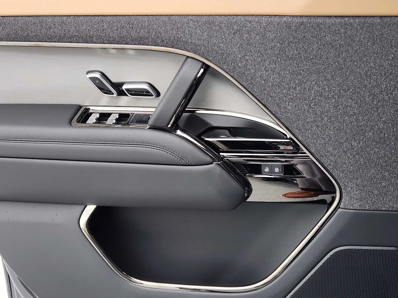 New 2026 Carpathian Grey LAND ROVER Dynamic SE image 22
