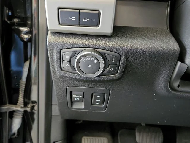 Used 2020 Black Ford Lariat image 70