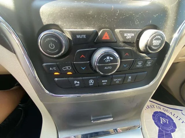 Used 2018 White Jeep Laredo E image 18