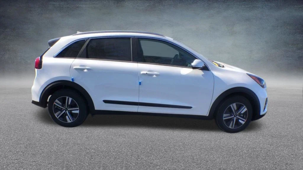 Used 2022 White Kia EX Premium image 24