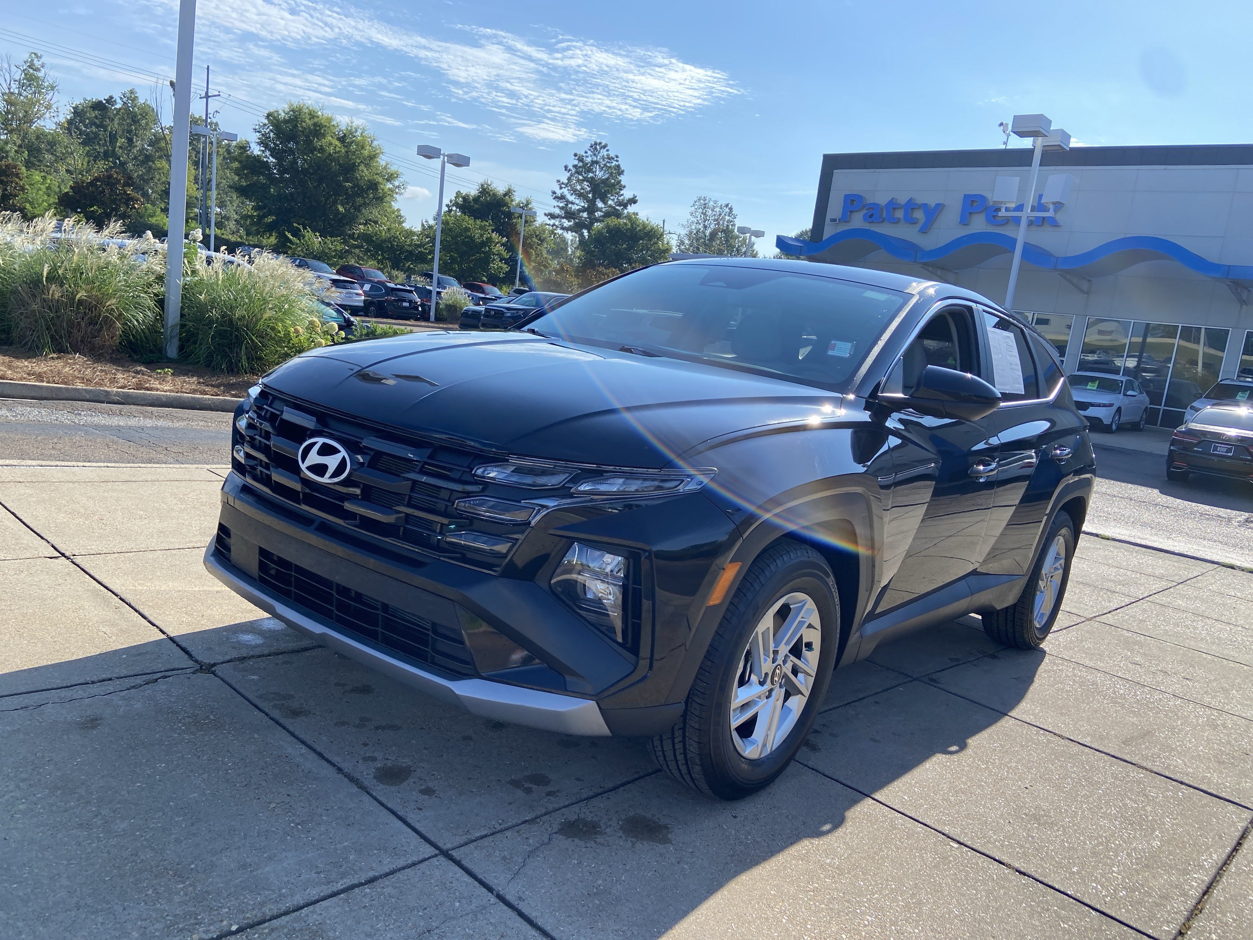 Used 2025 Phantom Black Hyundai SE image 4
