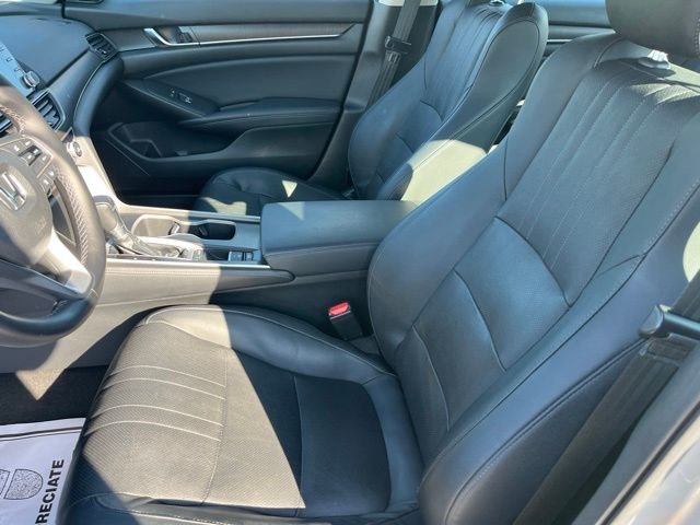 Used 2018 Lunar Silver Metallic Honda Touring image 9