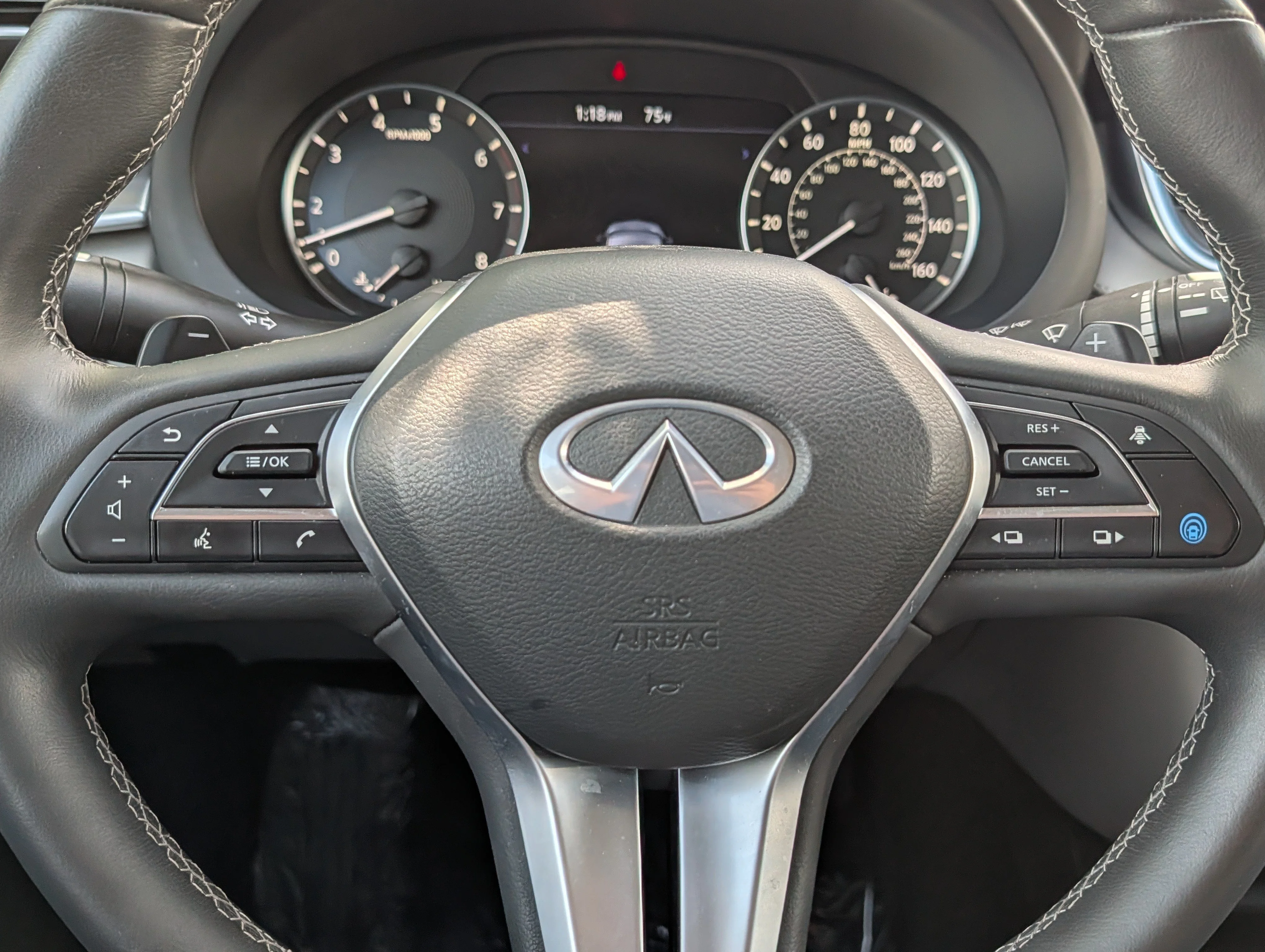 Used 2024 Radiant White INFINITI LUXE image 25