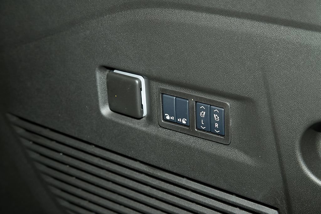 2026 GMC Yukon XL Denali - Photo 19