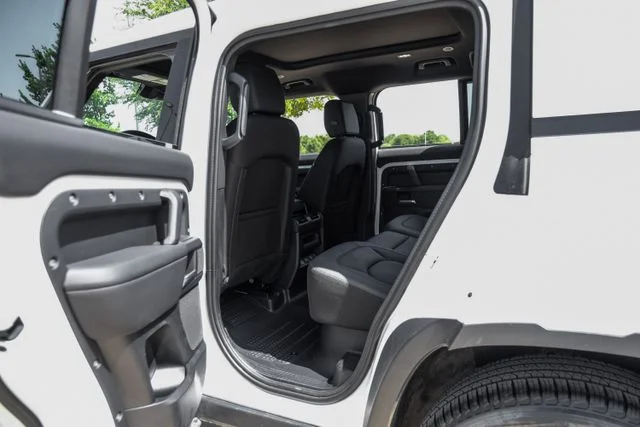 Used 2025 White Land Rover S image 46