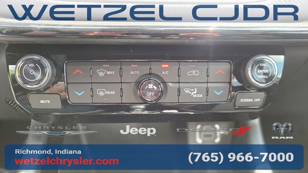 New 2026 Silver Zynith Metallic Clearcoat Jeep Latitude image 22
