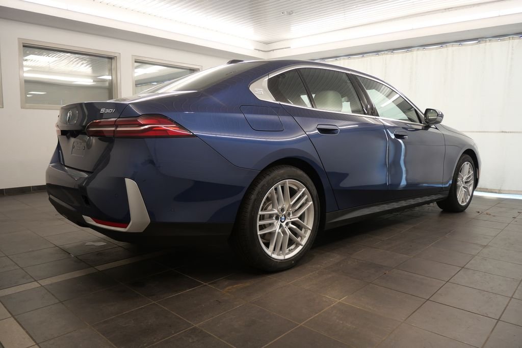 2025 BMW 5 Series 530i - Photo 6