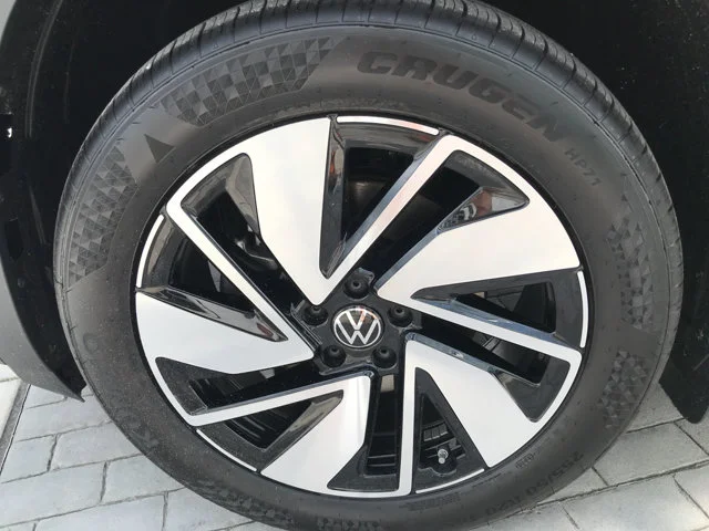 New 2026 Pure Gray Volkswagen 2.0T SE w/Technology image 13