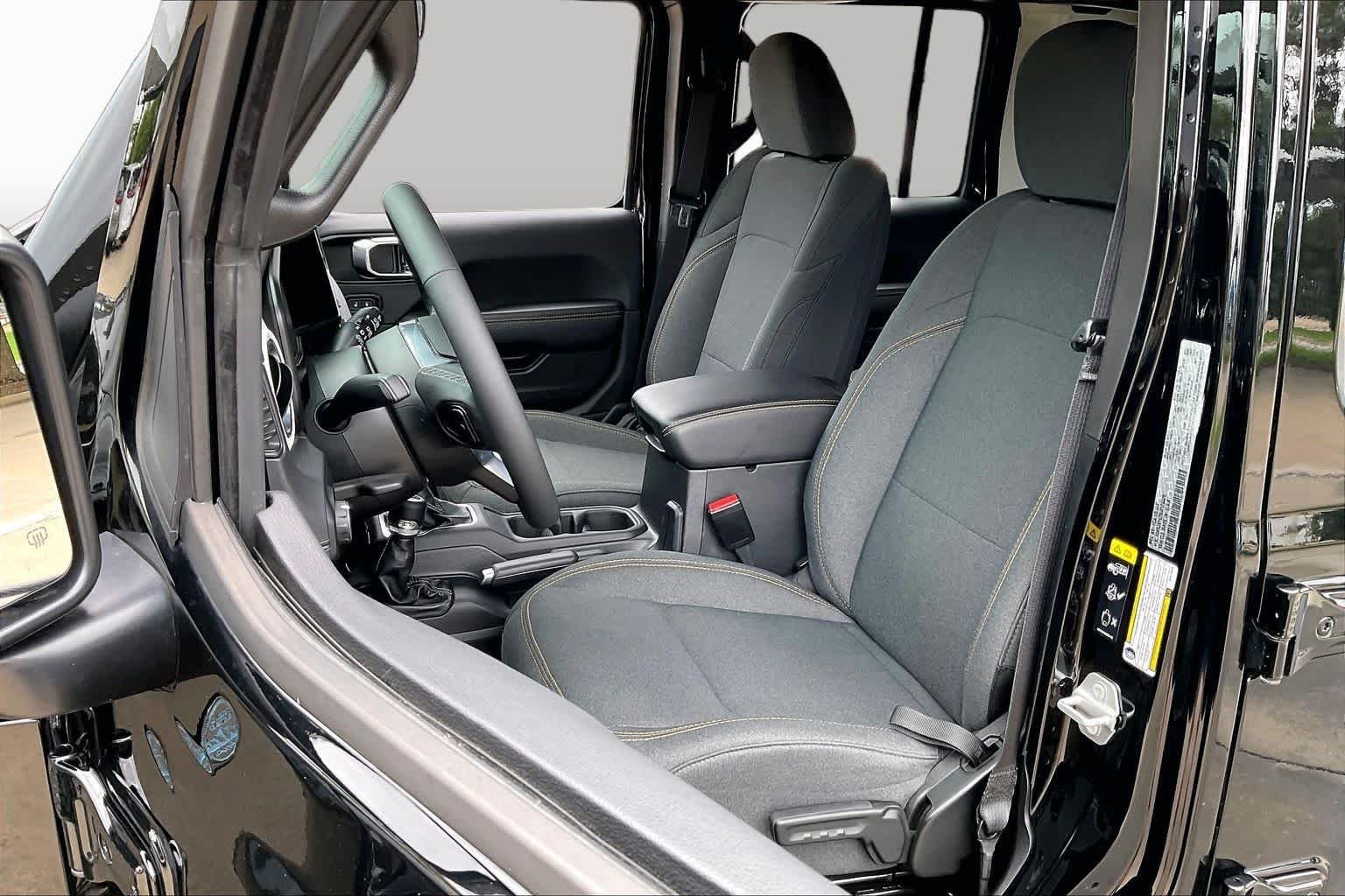 Used 2025 Black Clearcoat Jeep Sahara image 8