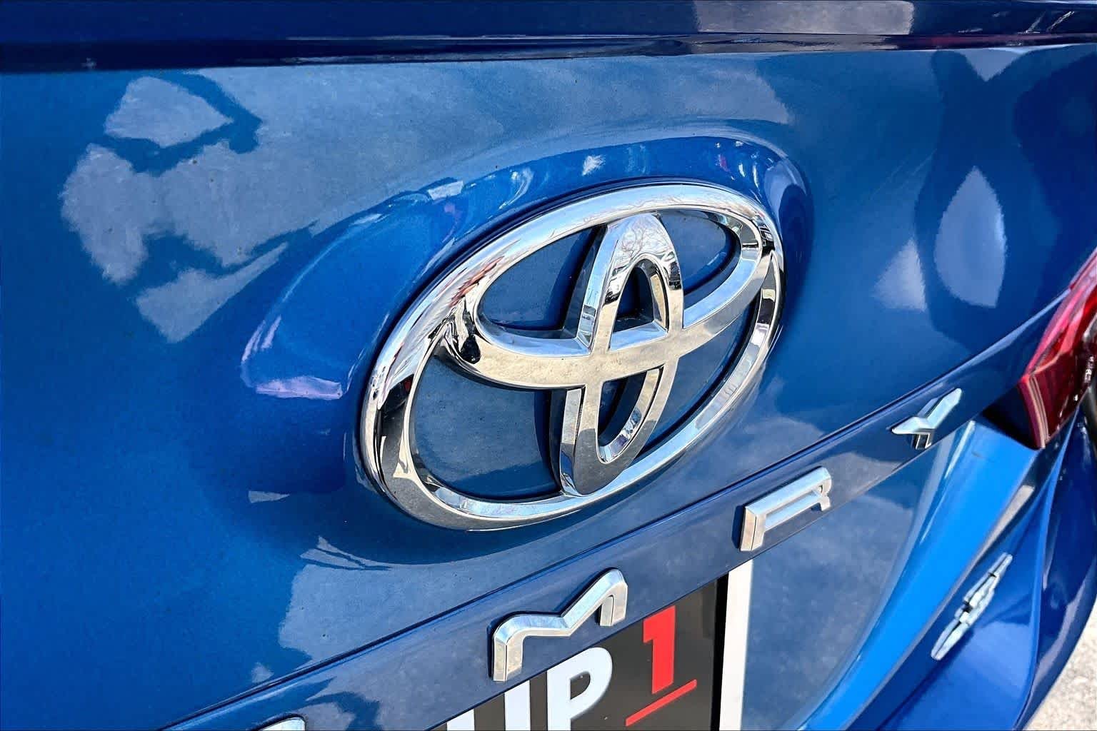 Used 2020 Blue Streak Metallic Toyota SE image 29