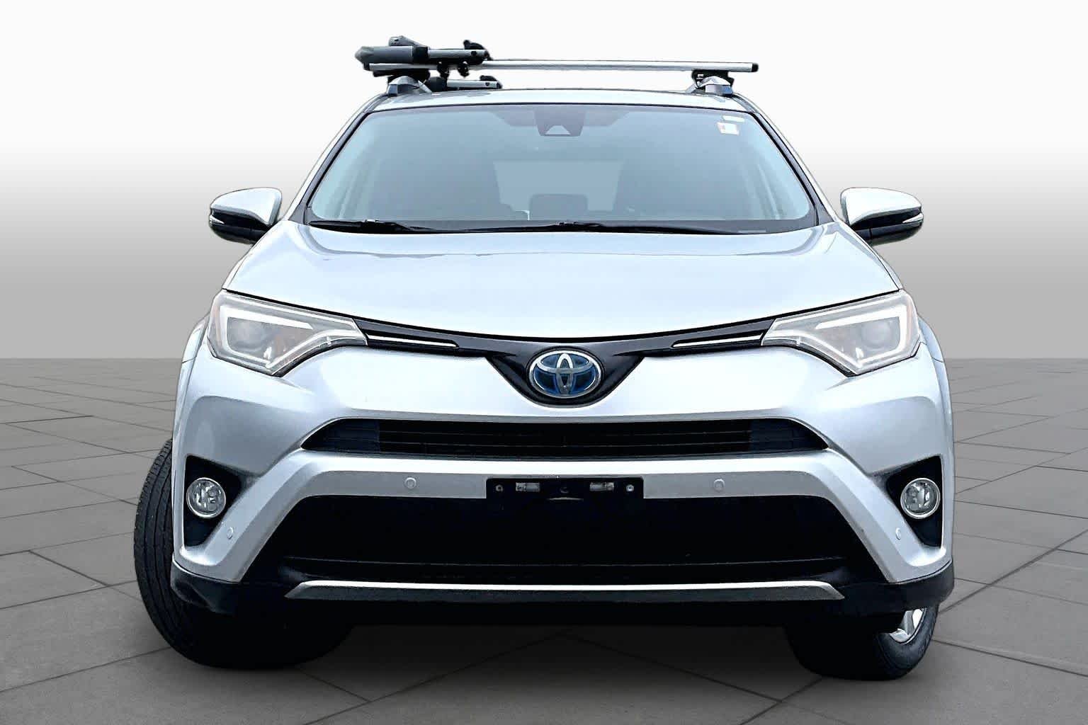 Used 2016 Classic Silver Metallic Toyota Limited image 4