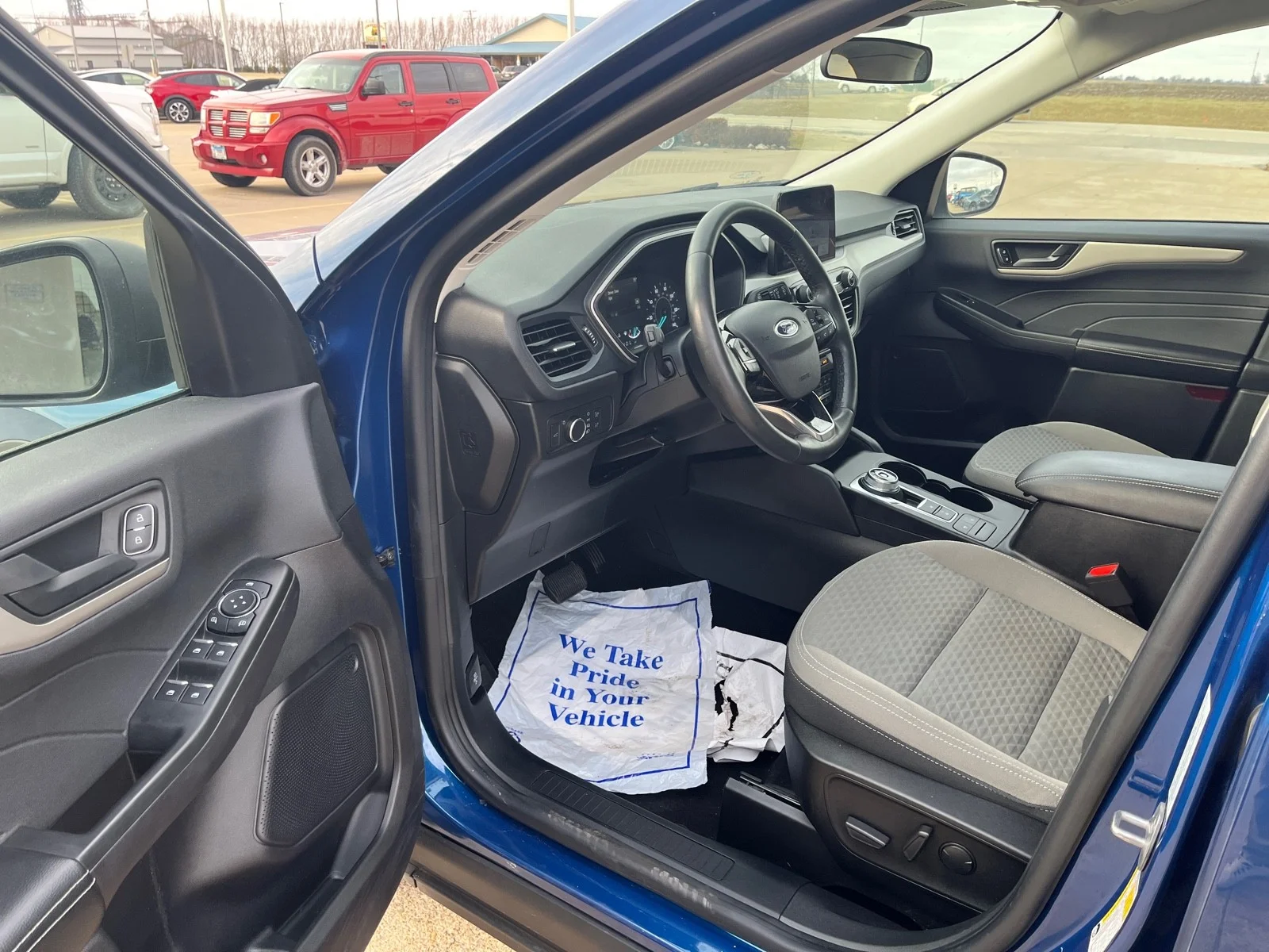 Used 2022 Atlas Blue Metallic Ford SE image 9