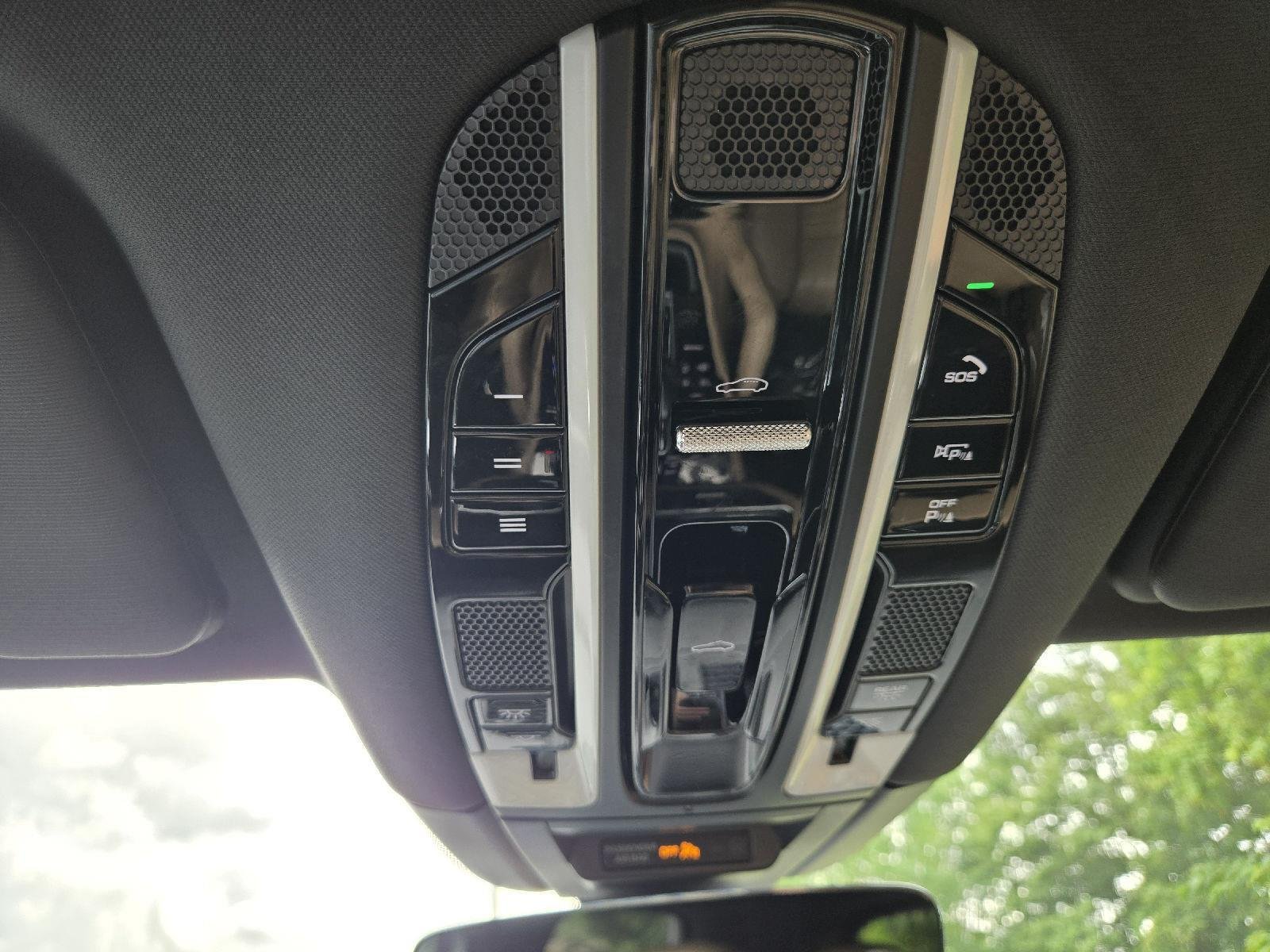 Used 2020  Porsche Base image 37