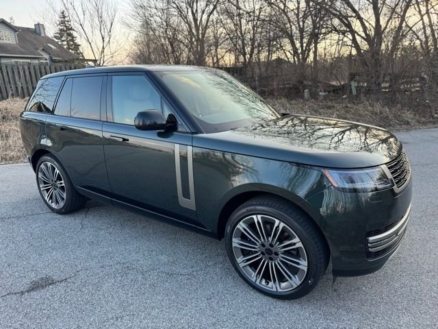 New 2026 Belgravia Green LAND ROVER SE image 4