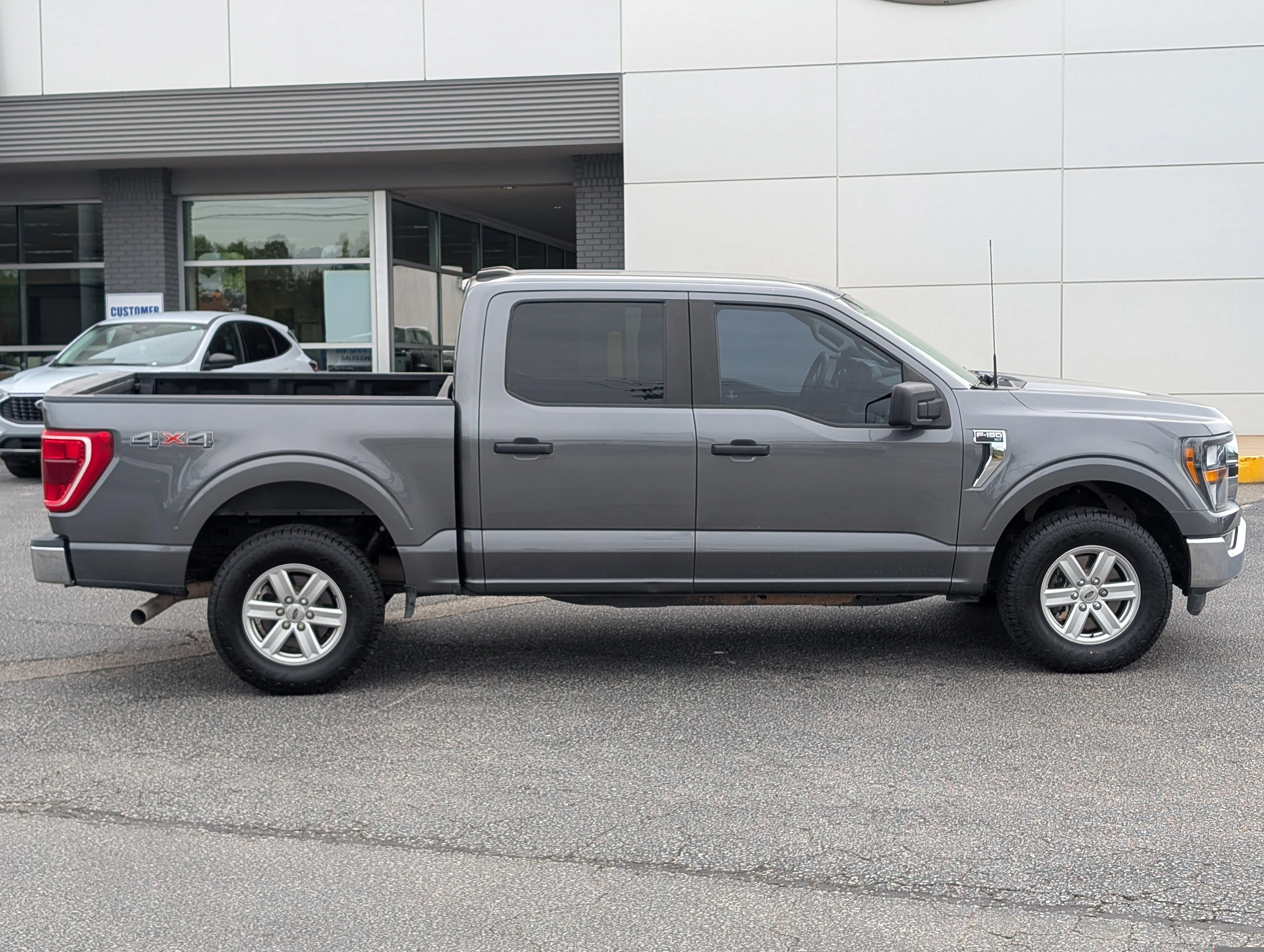 Used 2023 Gray Metallic Ford XLT image 8