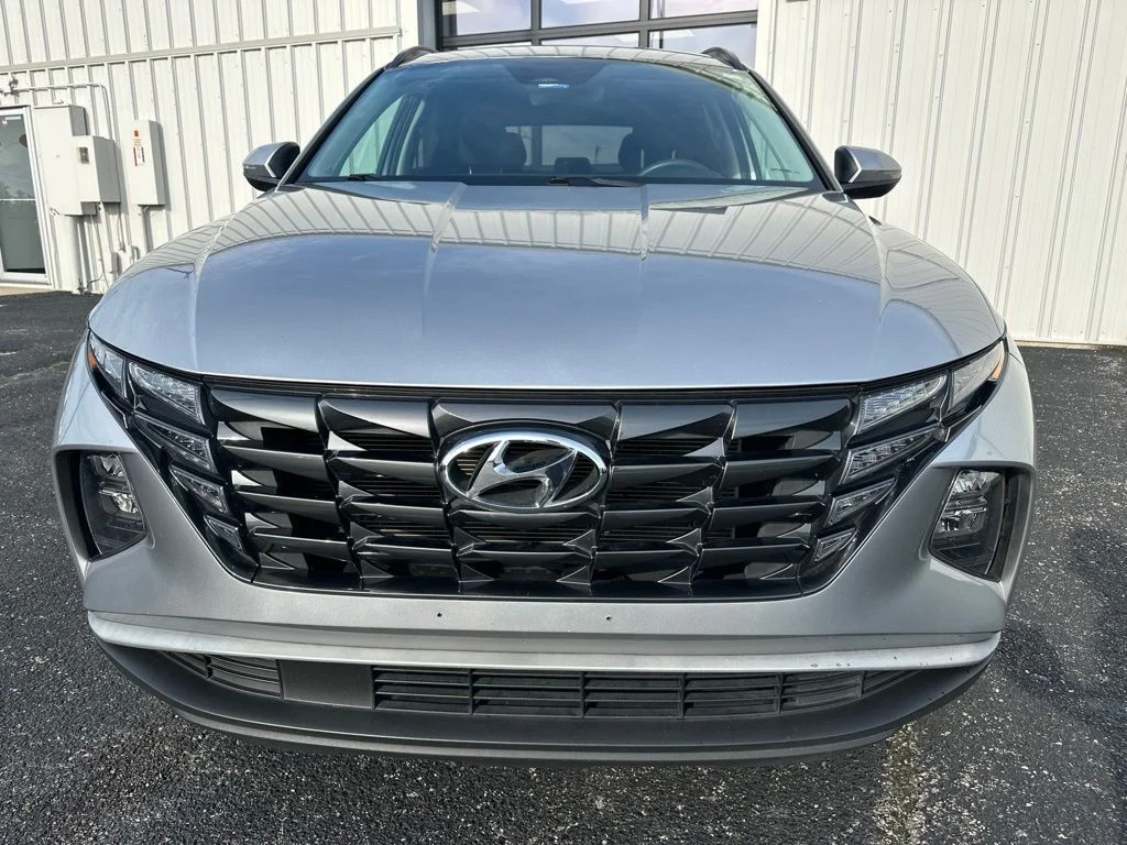 Used 2022 Silver Hyundai SEL image 3