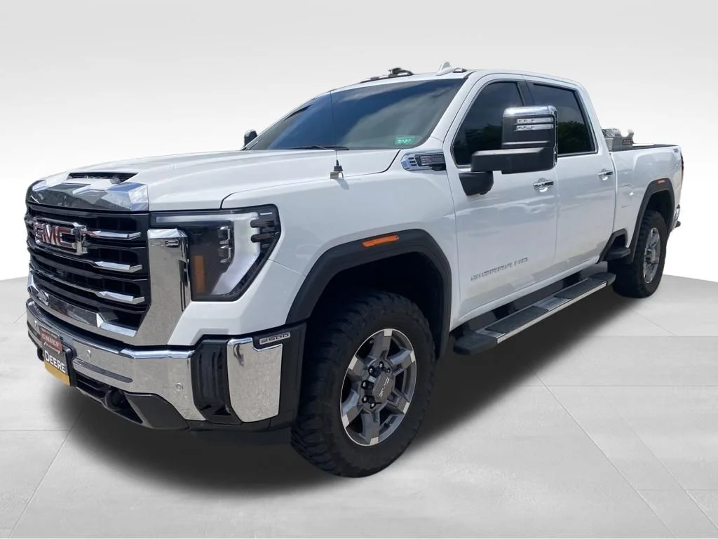 Used 2025 White GMC SLT image 29