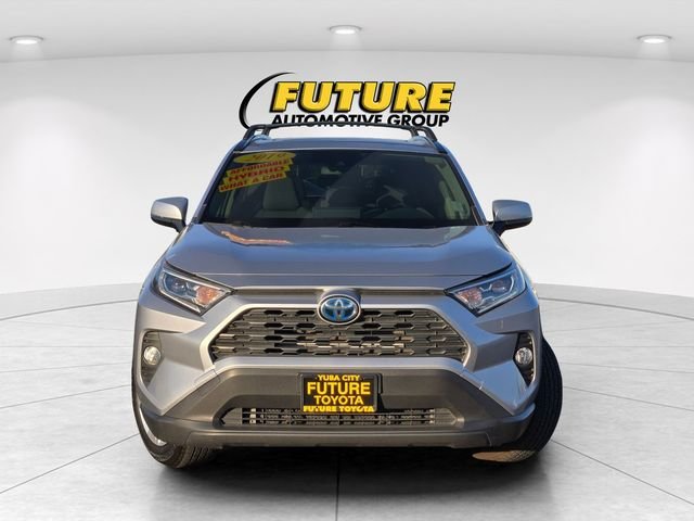 Used 2019 Silver Toyota XLE image 2