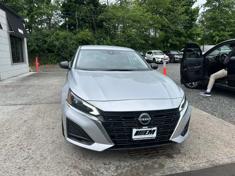 Used 2024 Silver Nissan 2.5 SV Sedan 4D image 15