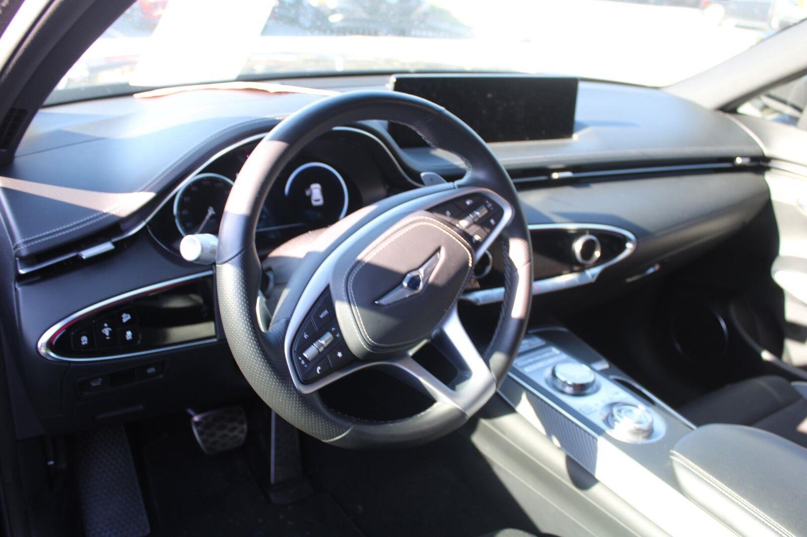 Used 2023  Genesis 2.5T Standard image 9