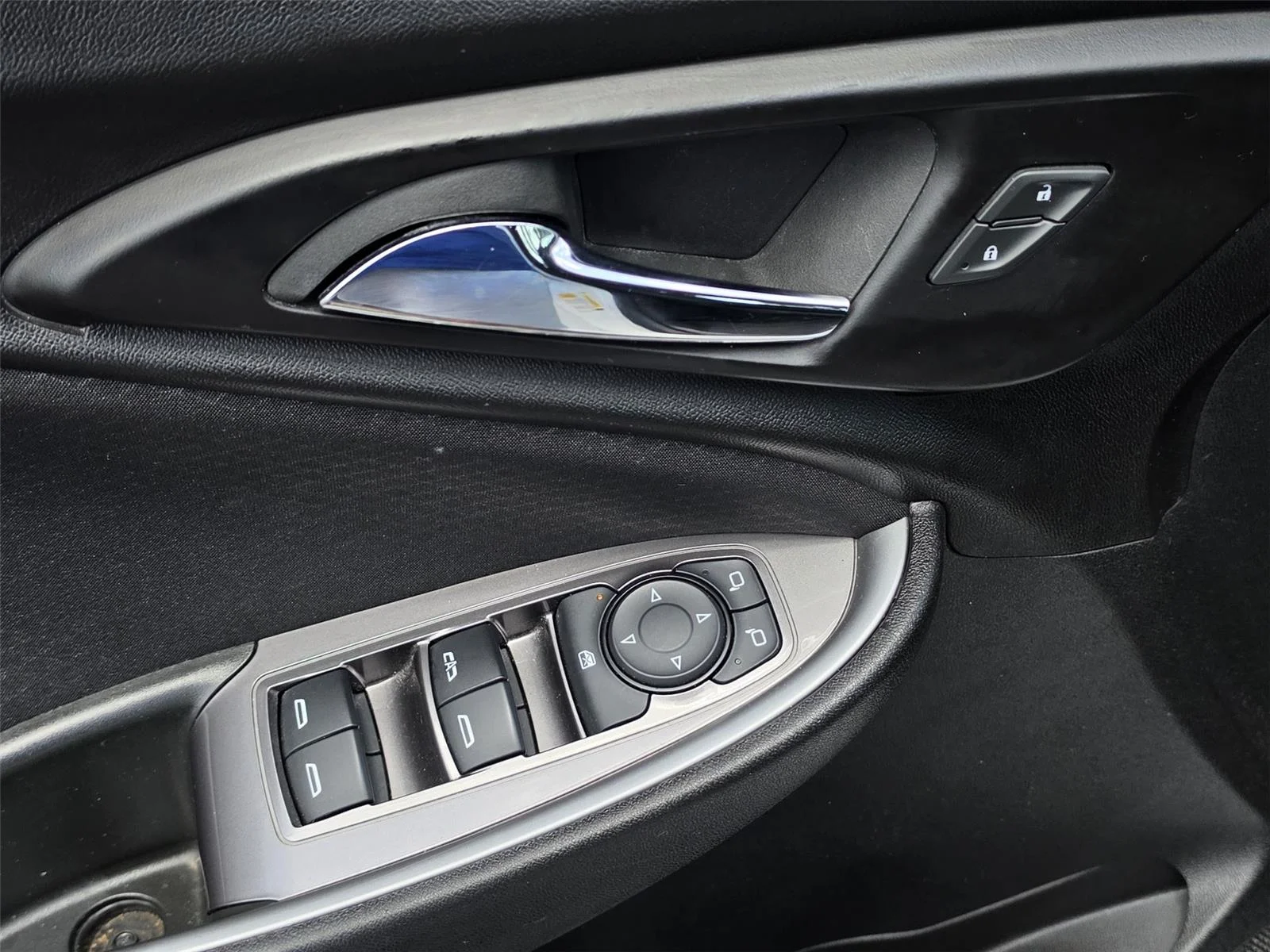 Used 2024 Summit White Chevrolet LT image 18