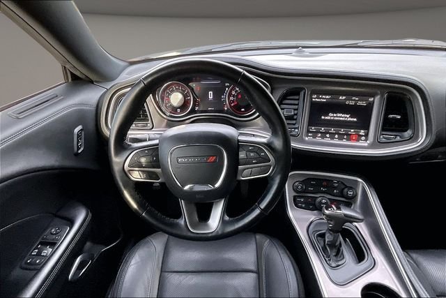 Used 2022 White Dodge SXT image 5