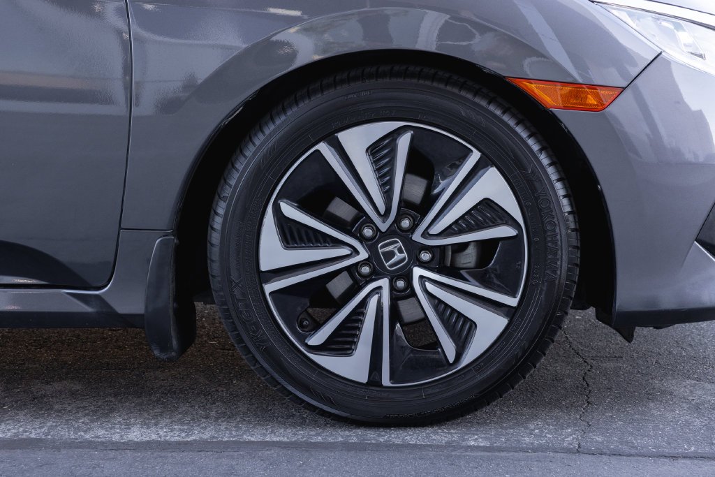 Used 2018 Polished Metal Metallic Honda EX-T image 4