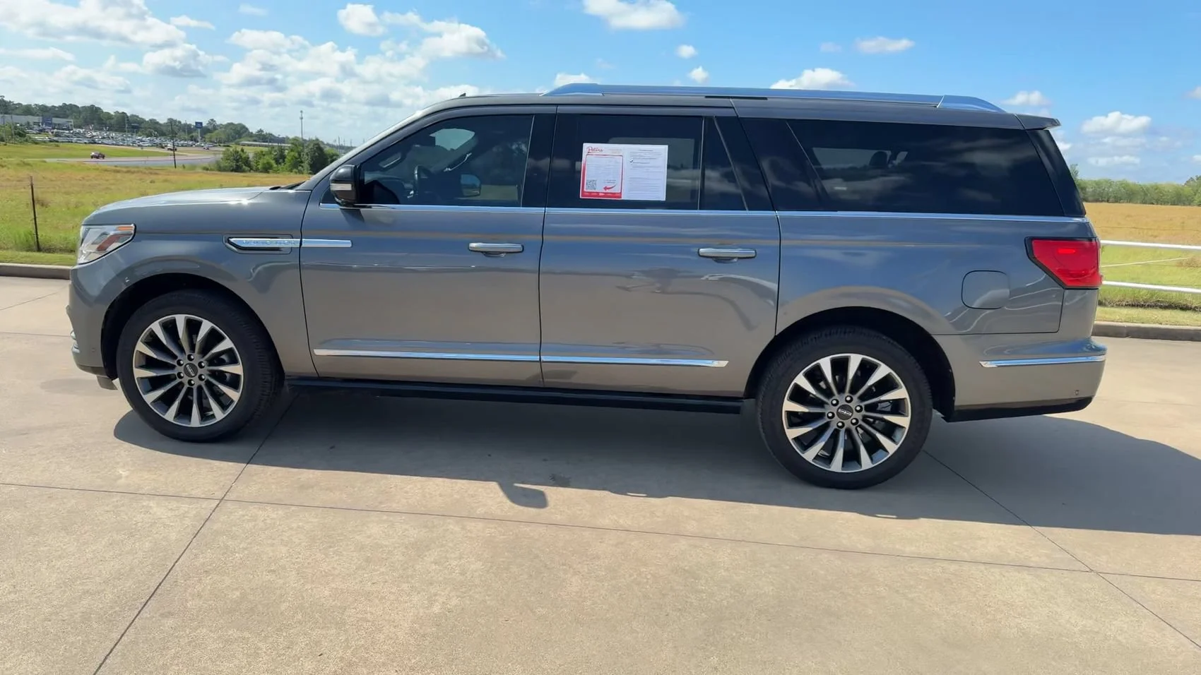Used 2021 White Lincoln Reserve image 6