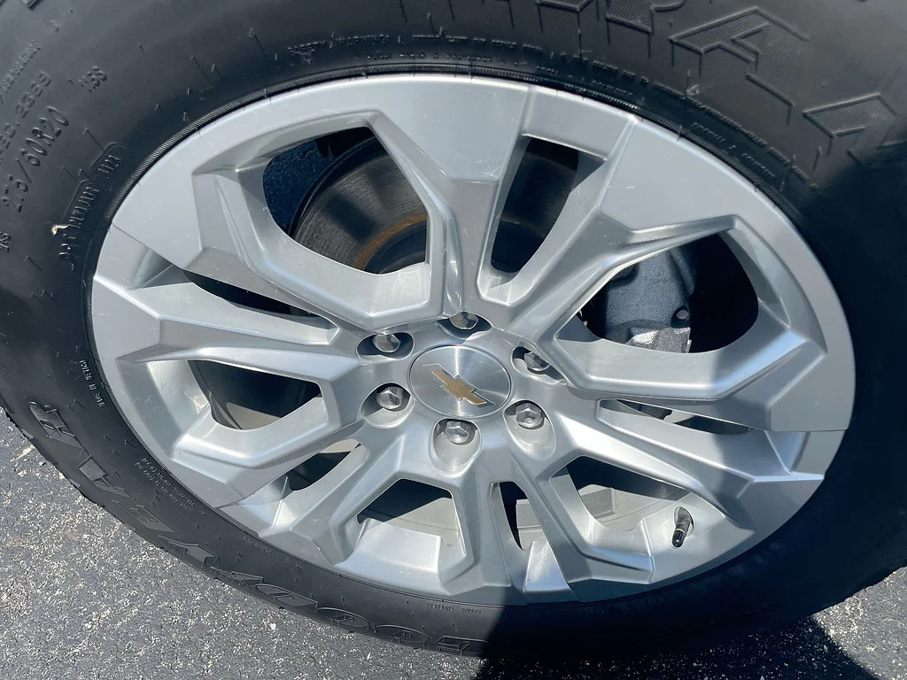 Used 2024 Summit White Chevrolet LTZ image 34