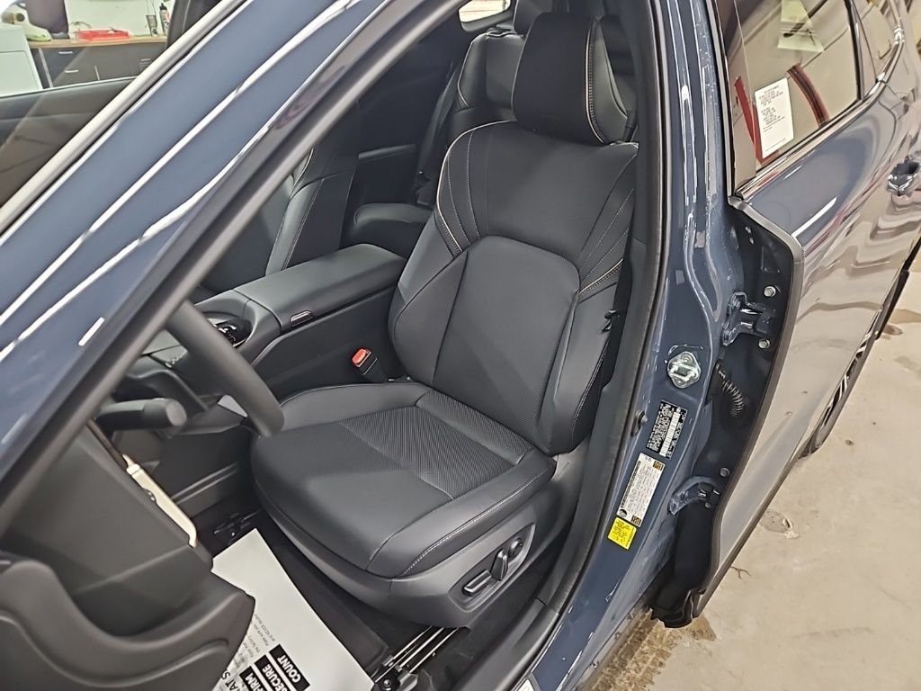 2025 Toyota Crown Signia XLE - Photo 11