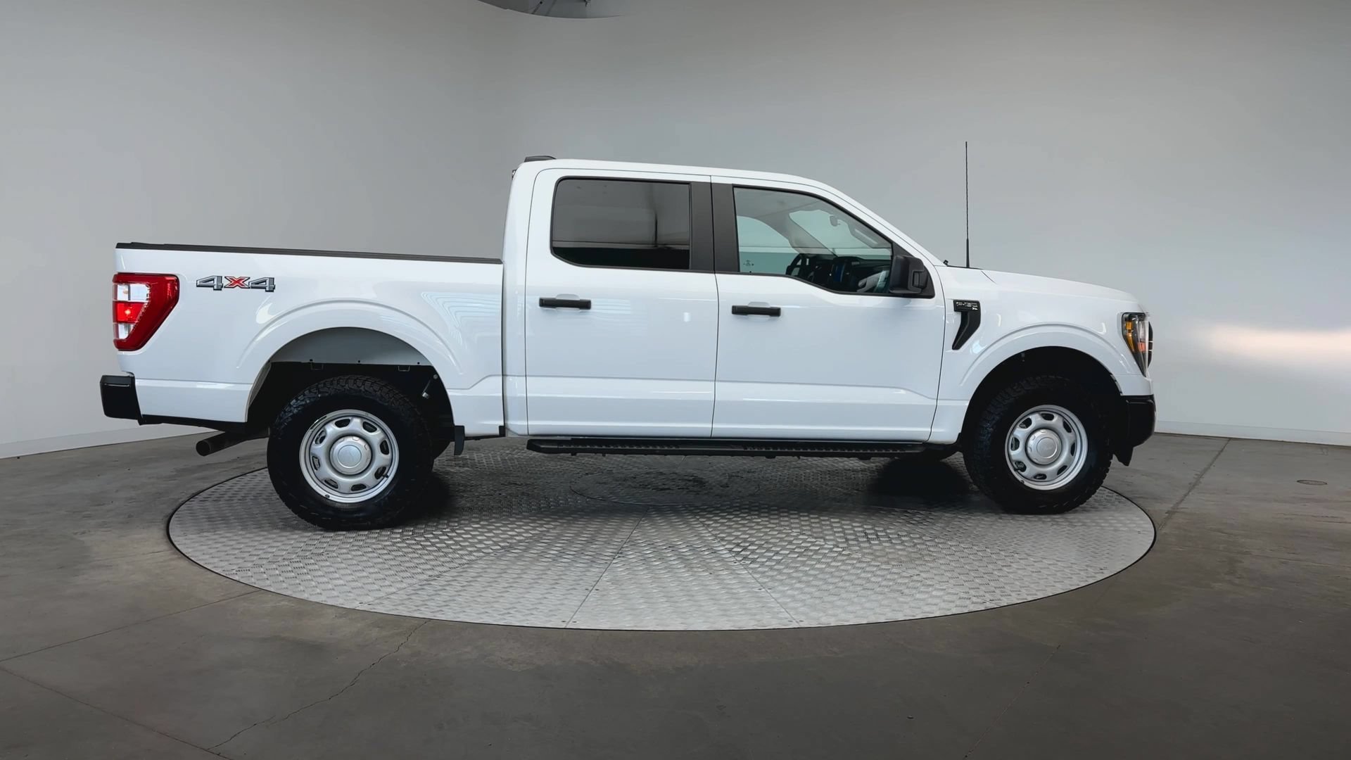 Used 2023 Oxford White Ford XL image 9