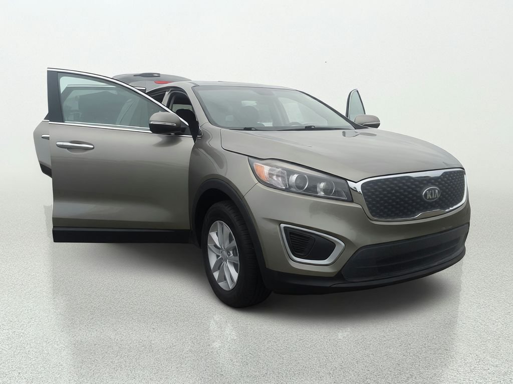 Used 2018 Silver Kia L image 9