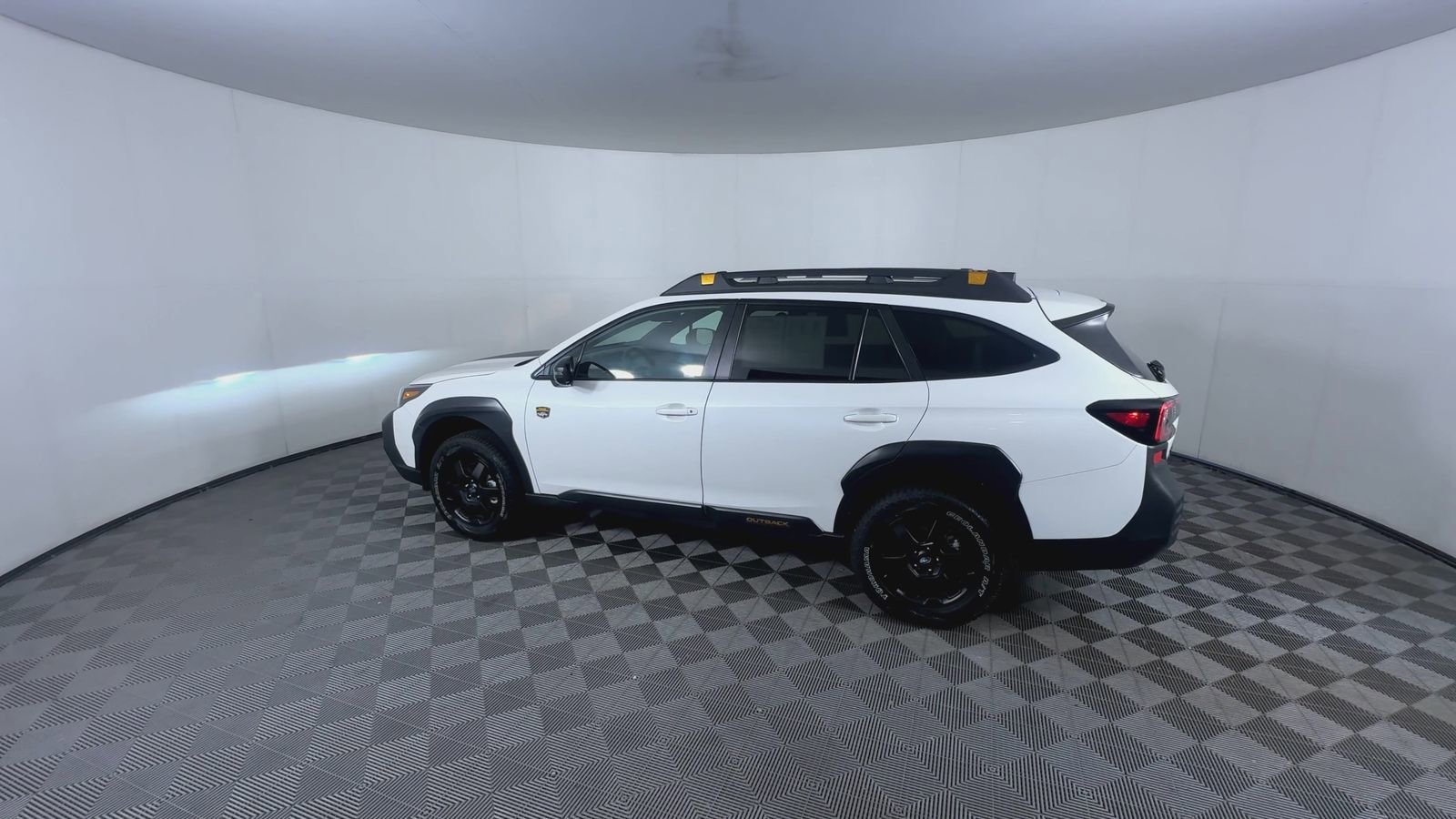 Certified Used 2025 Crystal White Pearl Subaru Wilderness image 6