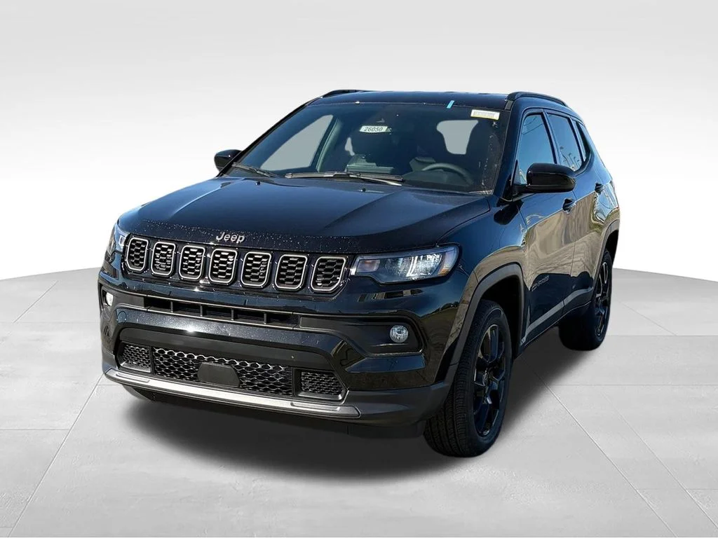 New 2026 Diamond Black Crystal Pearl-Coat Exterior Paint Jeep Latitude image 8