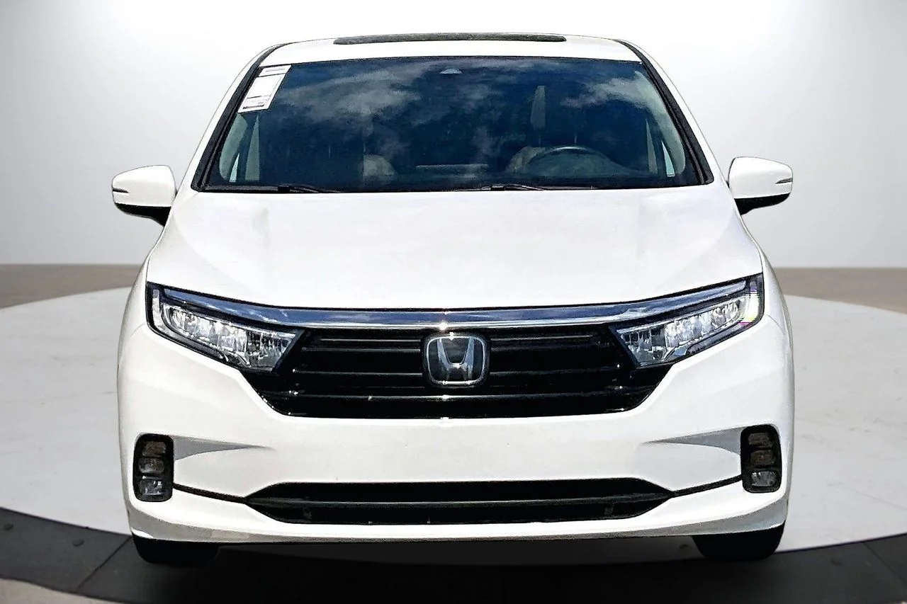 Used 2023  Honda EX-L image 3