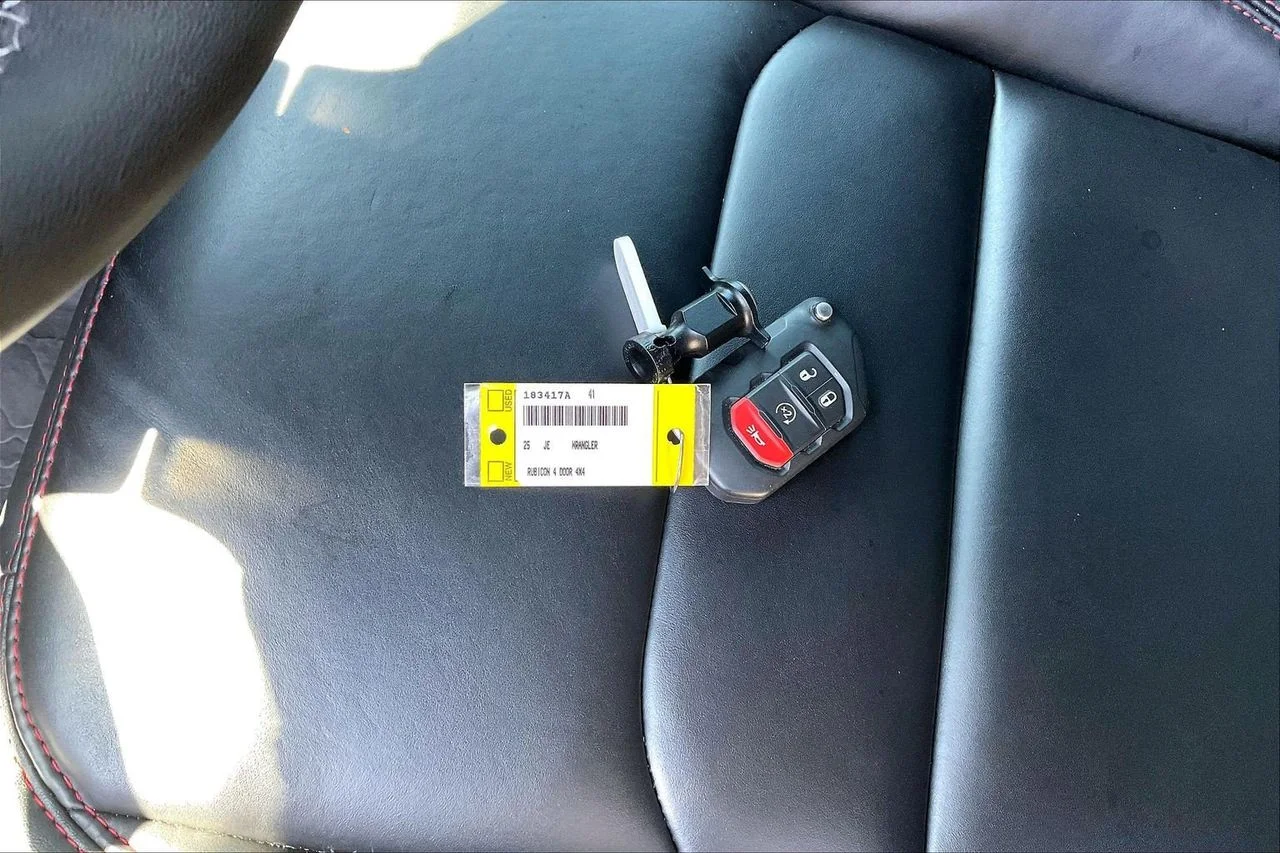 Certified Used 2025  Jeep Rubicon image 32