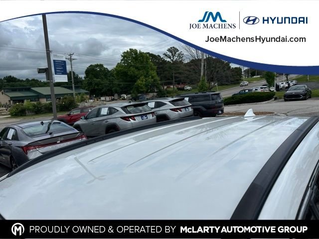 Used 2017 White Hyundai 2.4 Base image 8