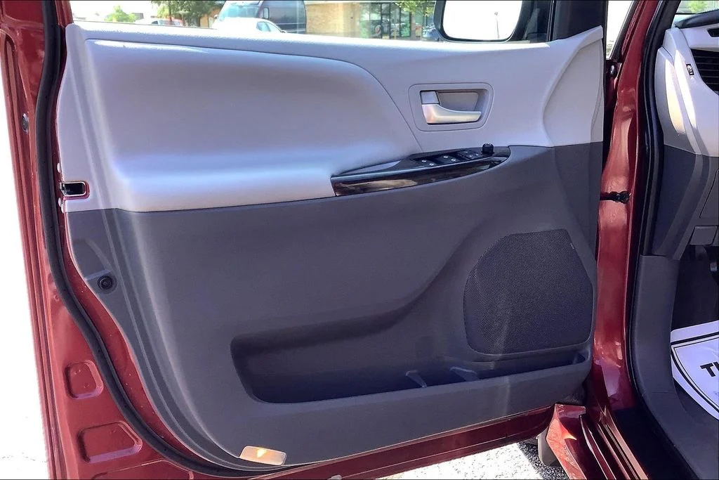 Used 2020 Red Toyota XLE image 26