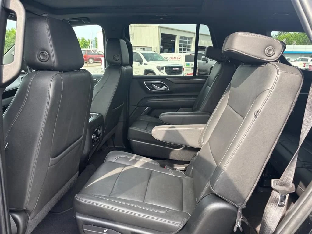 Used 2022 Black Chevrolet Z71 image 13