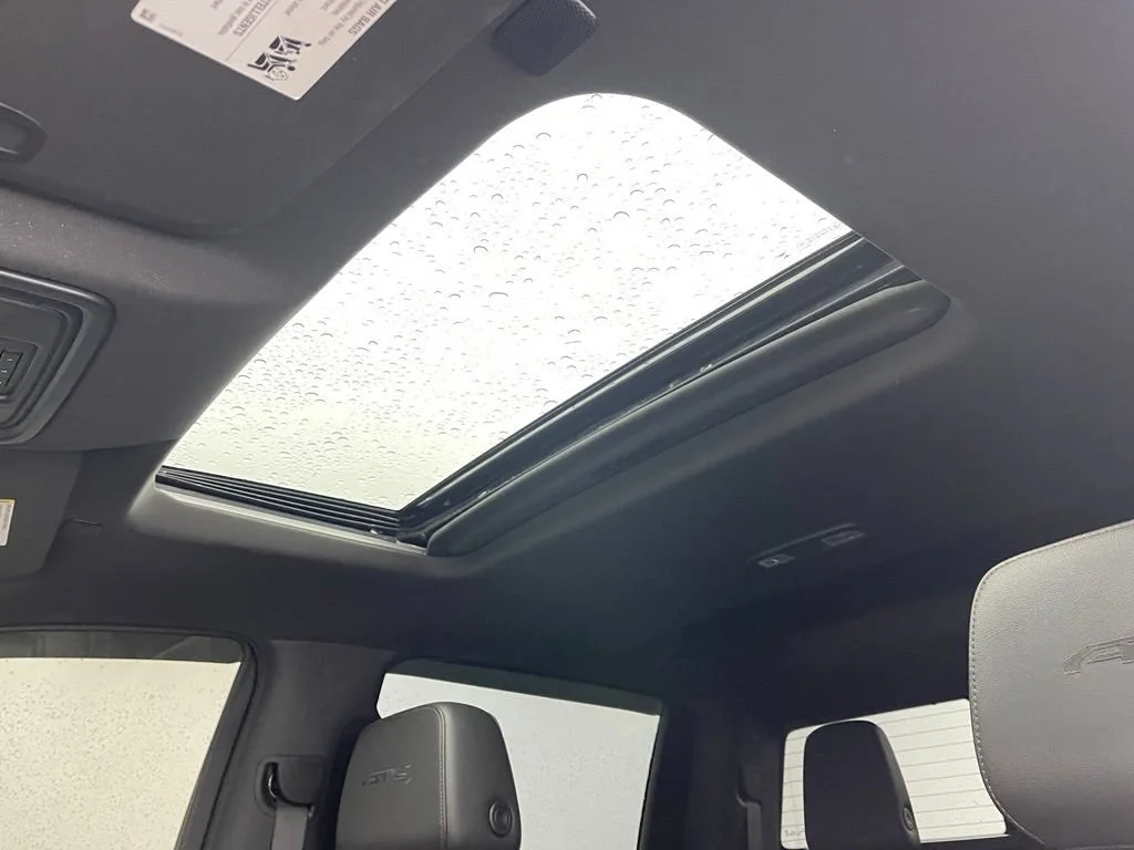 Used 2022 Summit White GMC AT4 image 5