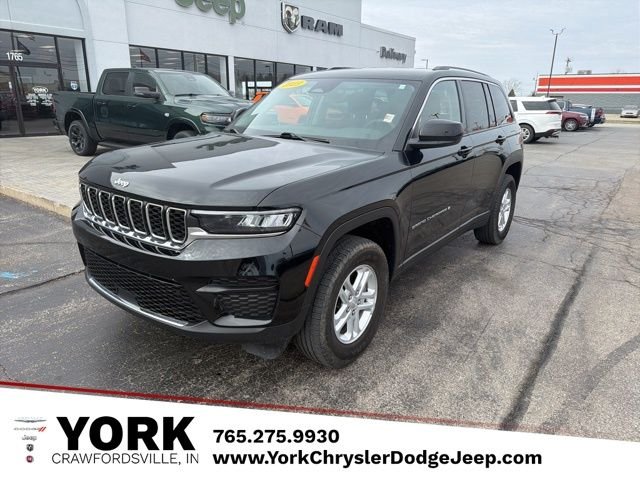 Used 2023 Black Jeep Laredo image 1